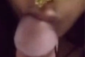 骚妻口爆舔精液 