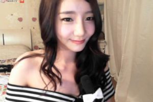  美女艾琳端莊美麗而不失俏皮可愛奶子很堅挺