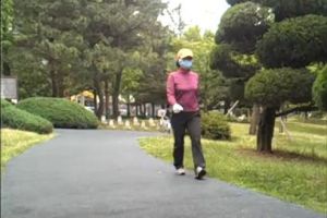 公园散步后在无人区在偷偷打一炮
