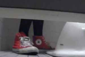 商场里偷拍漂亮的美女们