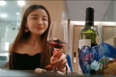 酒店约炮个素质兼职妹喝点红酒调情穿上黑丝高跟啪啪