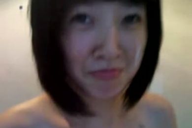 看著非誠勿擾享受可愛的90後青澀女友口交服務 最後還讓顏射