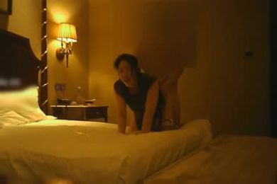 “老公你别离开我天天操我”91人妻杀手酒店爆操企业高管风骚人妻太骚了被操的胡言乱语高潮不断对白超淫荡
