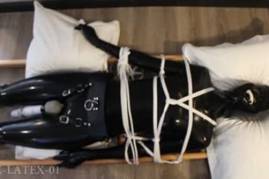 FXX-LATEX-01胶衣全包 机械驷马训练，以口水为钟，杯满即停  TK 来一杯吧