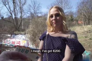 街头搭讪系列 Horny blonde flasher gets her pussy creampied in a tunnel