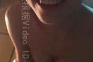 可爱小女友再次激情热舞露脸玩上位