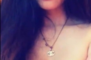 国产极品御姐美女长发飘飘盈盈双乳