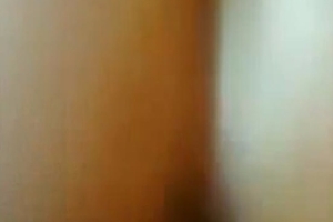 感受细腰美臀女仆的强大后坐力